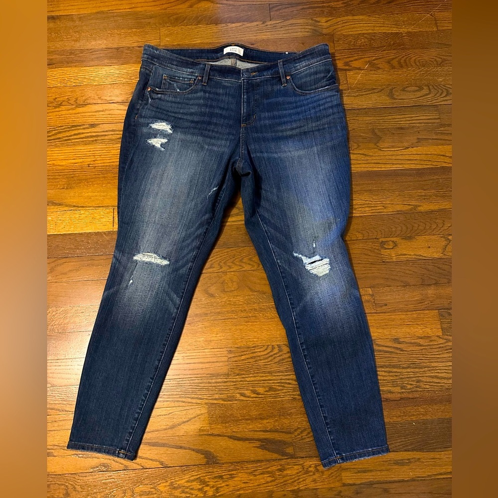 NWT LOFT Women’s Plus Size 18W skinny, distressed jeans